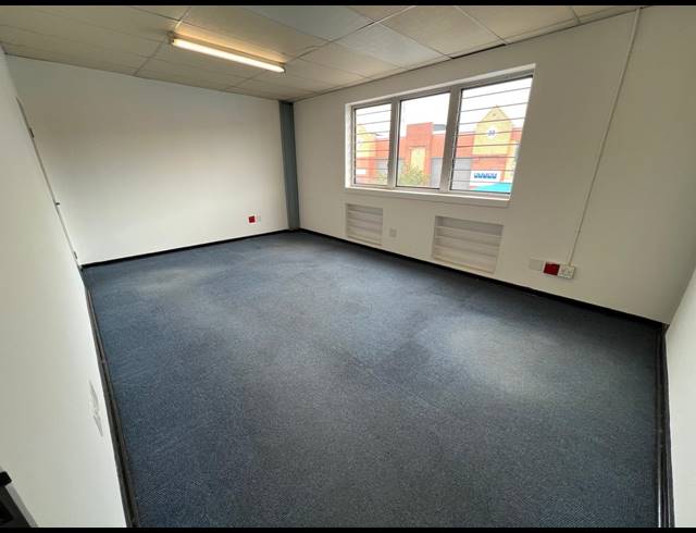271M² WAREHOUSE TO LET IN STRIJDOMPARK